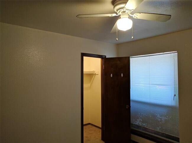 Building Photo - 2248 Donna Dr