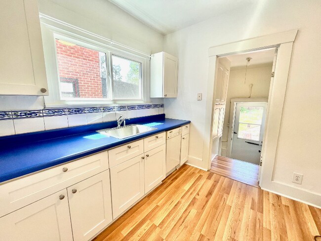 Building Photo - 3853 Julian St