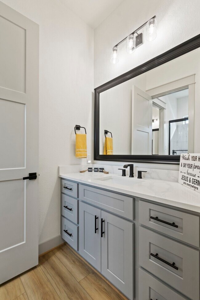 Building Photo - 21359 Monarch Dr