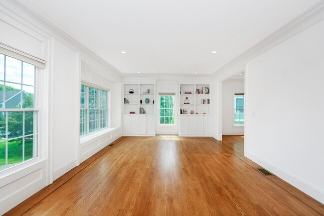Building Photo - 14 Brattle Ln