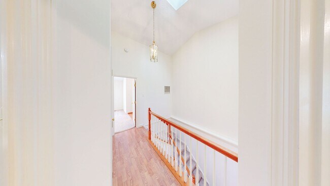 Building Photo - READY TO GO 3 LVL - 3 bed + 2 full and 2 half bath TH