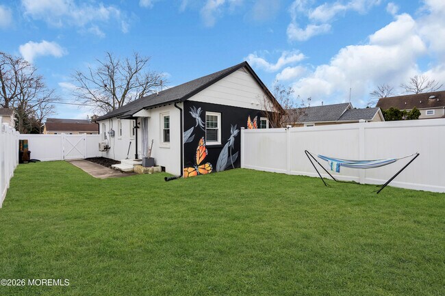 Building Photo - 1215 Lister St