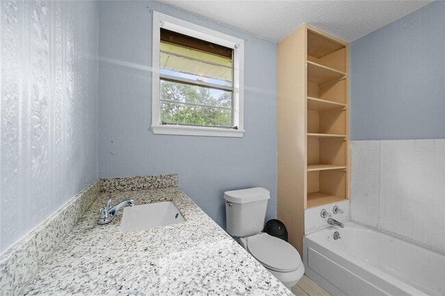 Building Photo - 20339 Pin Oak Loop
