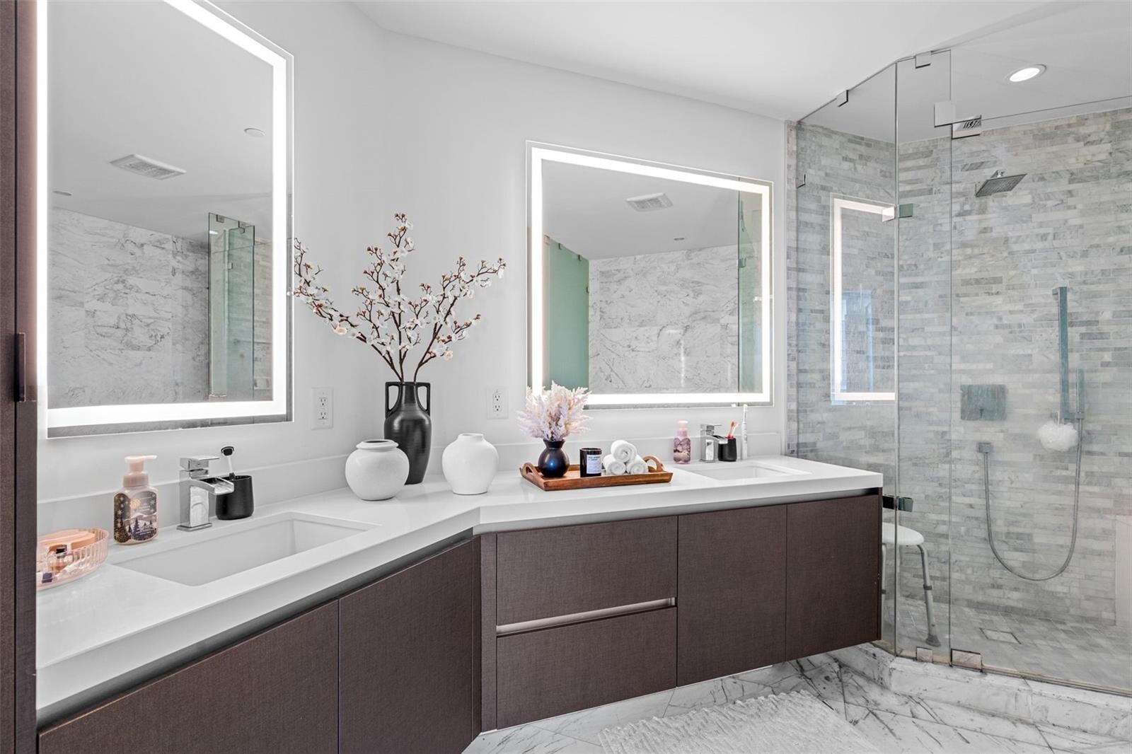 Building Photo - 851 NE 1st Ave