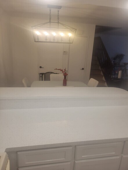 Building Photo - 570 N Tropic Ln