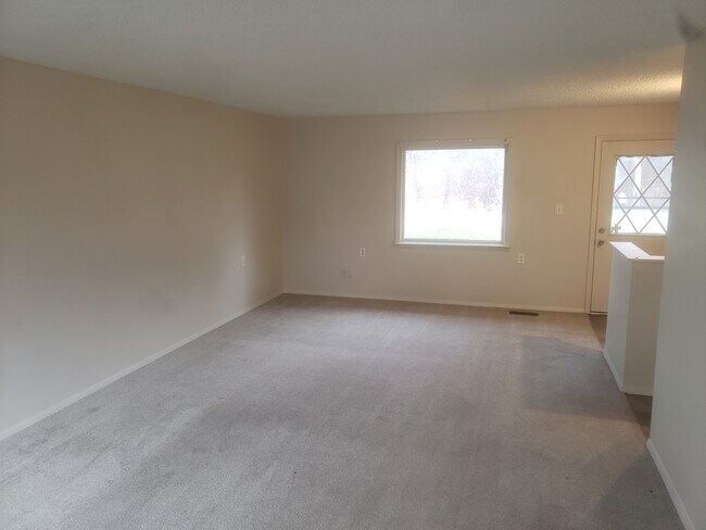 Building Photo - 7939 E Cree Lake Dr S