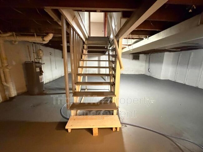 Building Photo - 6206 Evergreen Blvd