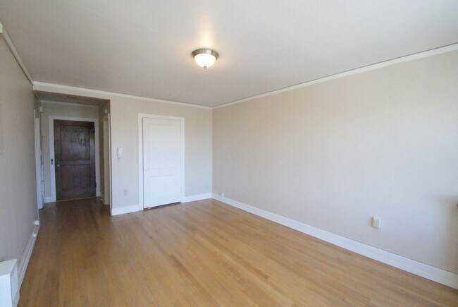 Building Photo - 1833 13th Ave