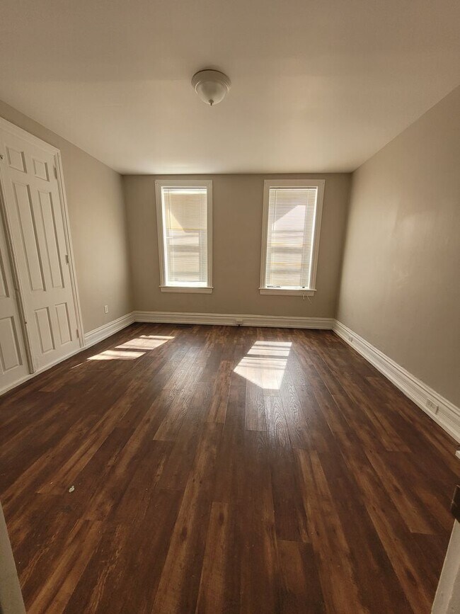 Building Photo - 257 E College Ave