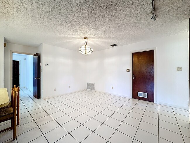 Building Photo - 13850 Co Rd 512