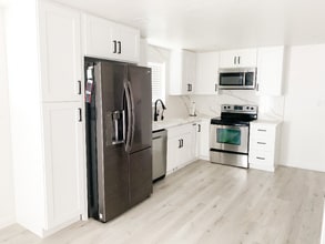 Building Photo - 681 N Valley Dr