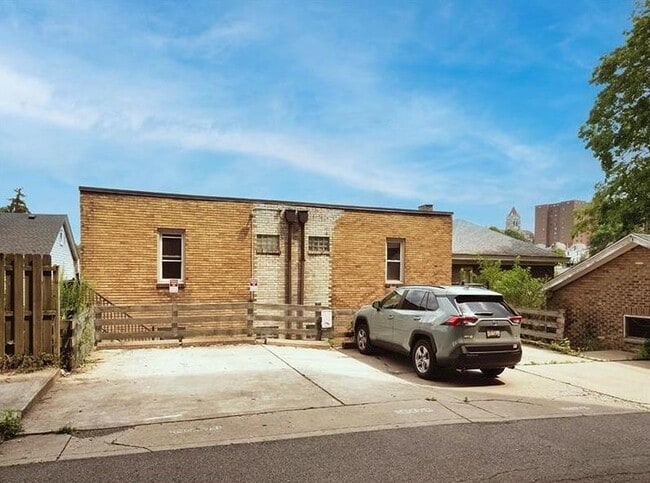 Building Photo - 105 Shady Dr W