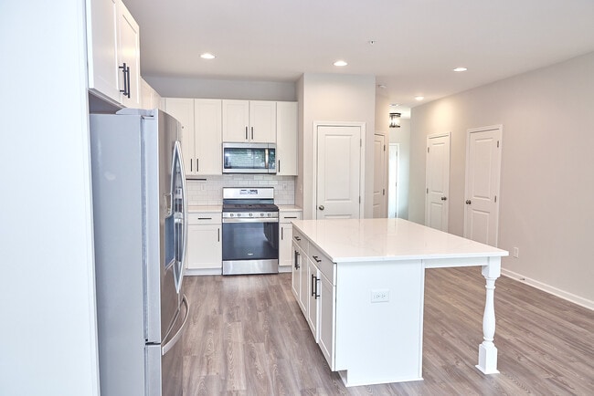 Building Photo - 2890 Regal Park Dr NW
