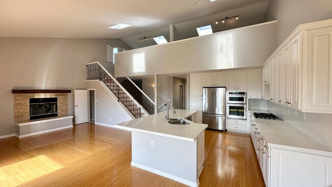 Building Photo - Spacious 4-Story Townhouse with Panoramic ...