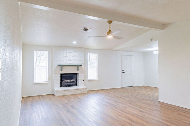 Building Photo - 600 SE 38th St