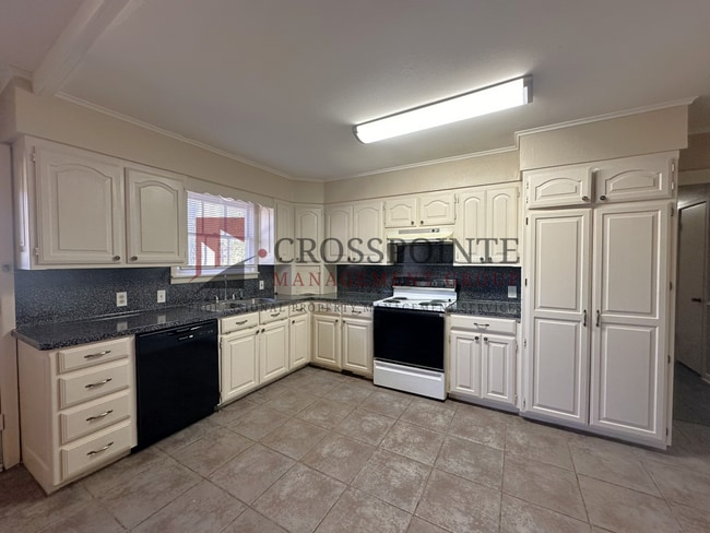 Building Photo - Tour Today! Newly Updated 3 Bedroom 2 Bath...