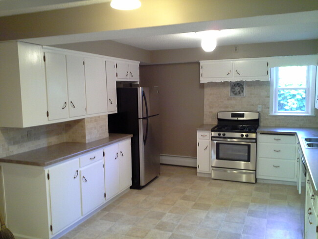 Kitchen - 205 2nd St W