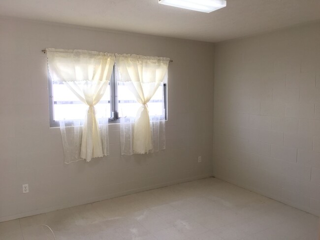 Building Photo - 1703 Puowaina Dr