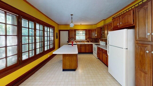 Kitchen #4 - 1052 Baldwin Ave