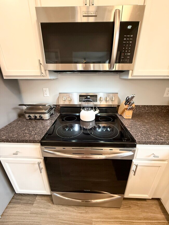 Building Photo - 410 Oakstone Trl