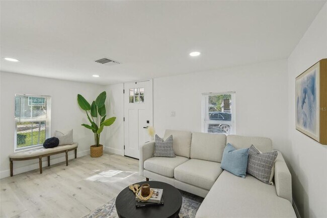 Building Photo - 2111 E Ellicott St