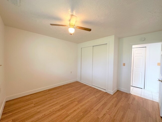 Building Photo - 800 S 3rd W St