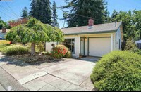 Building Photo - Coming Soon! Modern & Comfortable 3 Bed, 1...