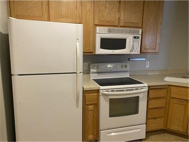 Building Photo - 860 Independence Dr