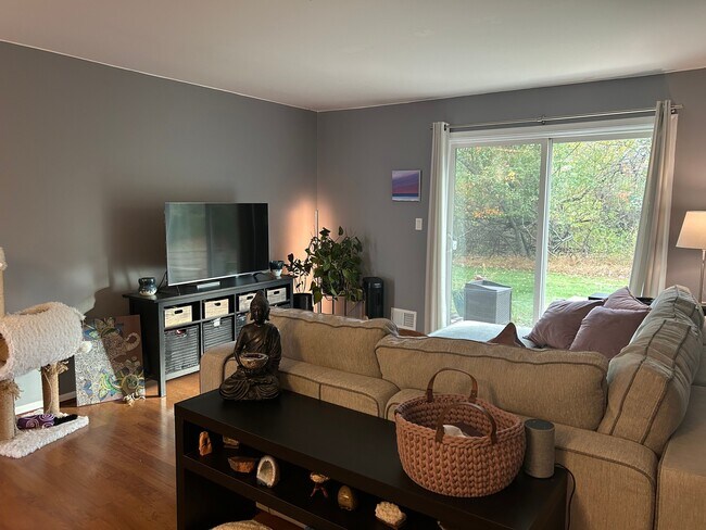 Building Photo - 13 Quince Ct