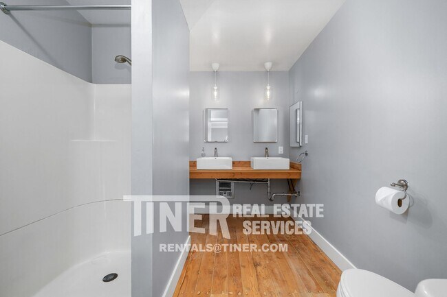 Building Photo - Carmichael Gem - Walking Distance to Ancil...