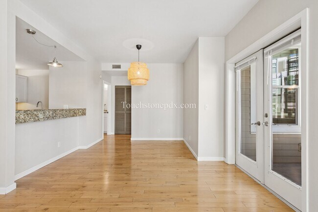 Building Photo - 1630 S Harbor Way