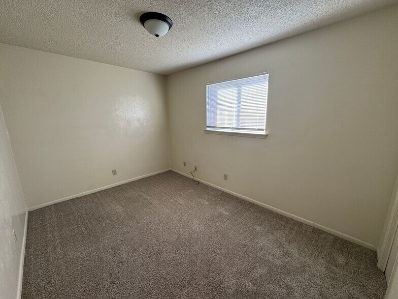 Building Photo - 228 Hold St