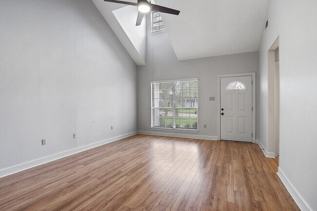 Building Photo - 10735 Erin Vale Ave