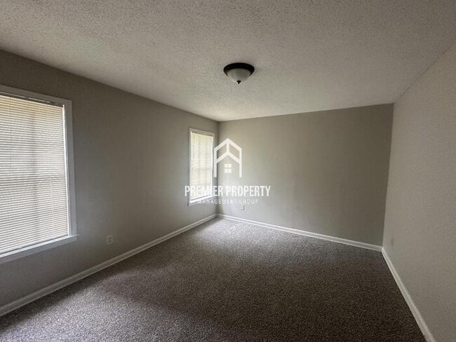 Building Photo - 2777 Chiswood St