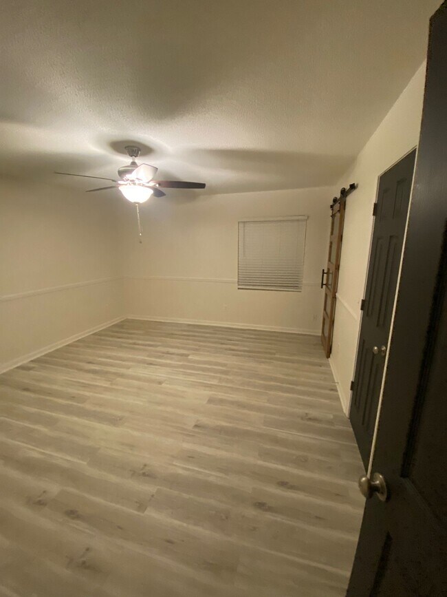 Building Photo - 100 Fieldcrest Dr