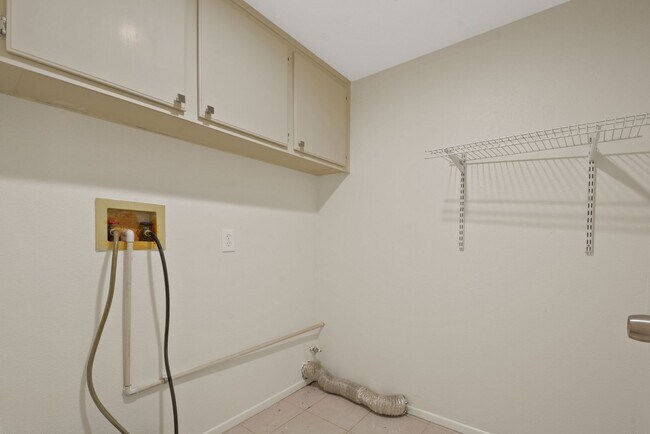 Building Photo - Stunning 4BR/3BA in Central Park Featuring Main-Level Bedroom & Bath!