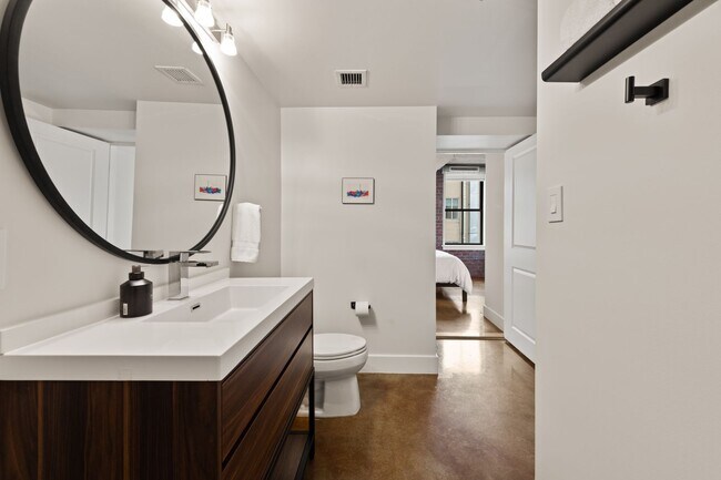 Building Photo - Fully Furnished Designer Loft with Parking & Monument Views!