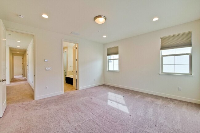 Building Photo - Gorgeous Santa Clara Home with Pool, EV Ho...
