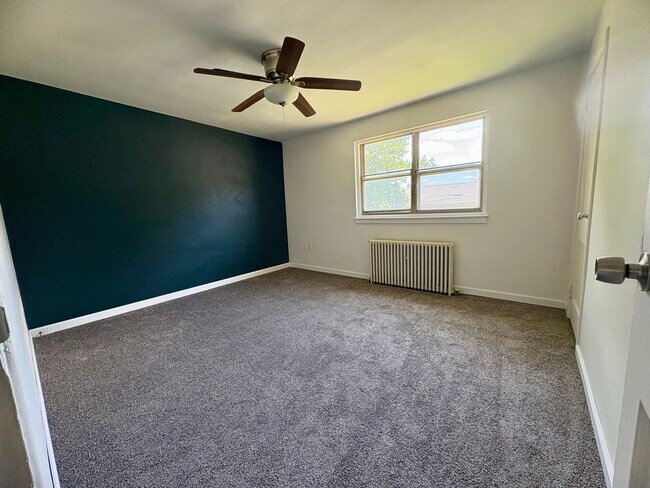 Building Photo - 2 Bedroom 1 Bathroom Townhome Available in Lancaster!