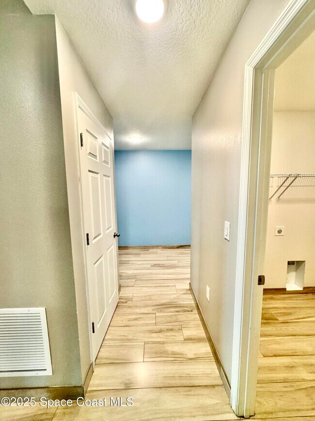 Building Photo - 1066 Dania Cir