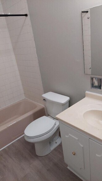 Building Photo - 1015 W Jackson St