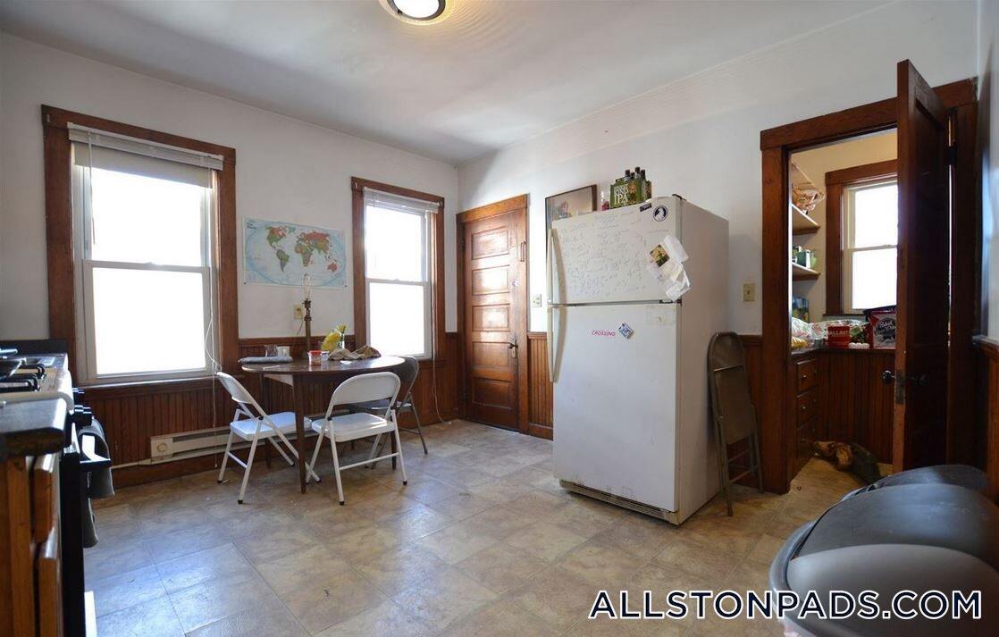 Building Photo - 44 Easton St