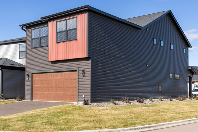 Building Photo - Canvas at Inver Grove Heights