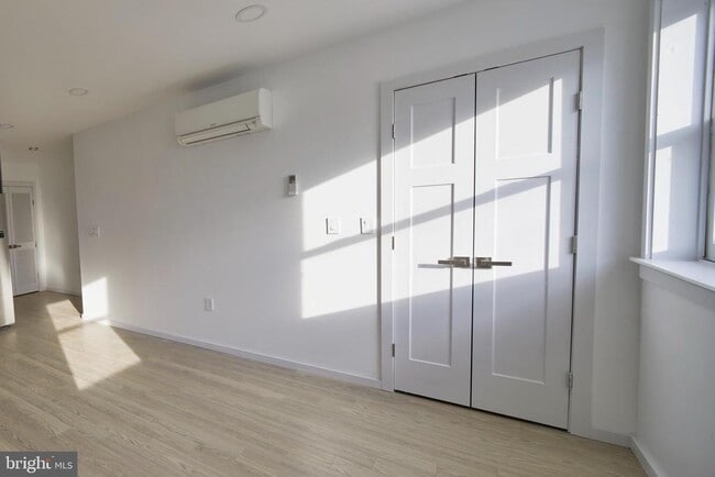 Building Photo - 958 Mt Olivet Rd NE