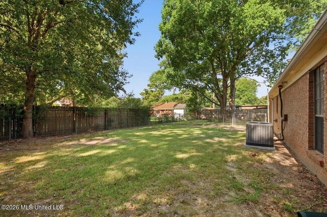 Building Photo - 131 Cypress Dr