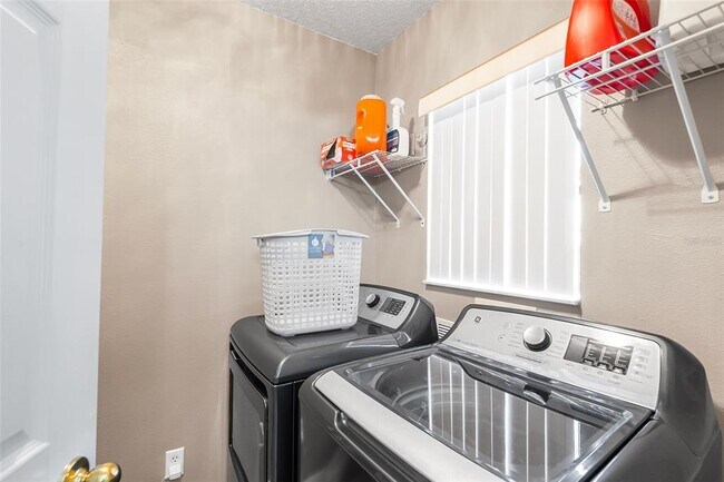 Building Photo - 10077 Moorshire Cir
