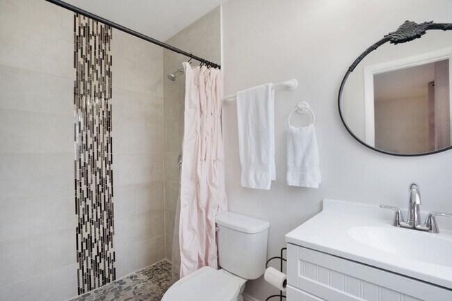 Building Photo - VACA or Short Term Furnished Chic Monthly Rental Home in Bradenton, FL