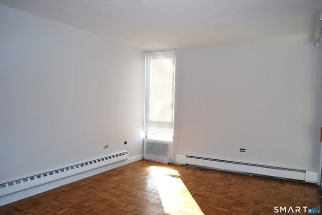 Building Photo - 87 Glenbrook Rd