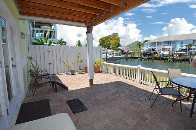 Building Photo - 5245 Coquina Key Dr SE