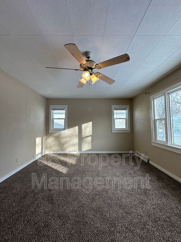 Building Photo - 1012 7th Ave S